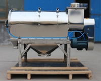 氣旋篩利用的使氣體的回旋將物料撲到篩網上，利用篩網孔徑的大小從而實現物料的篩分。